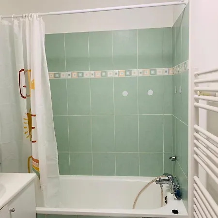 Beautiful Close To Transport Apartment *