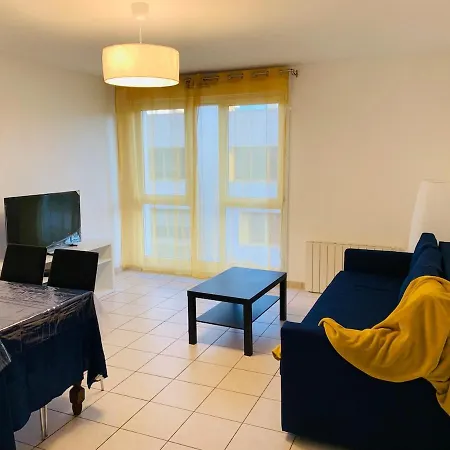 Beautiful Close To Transport Apartment